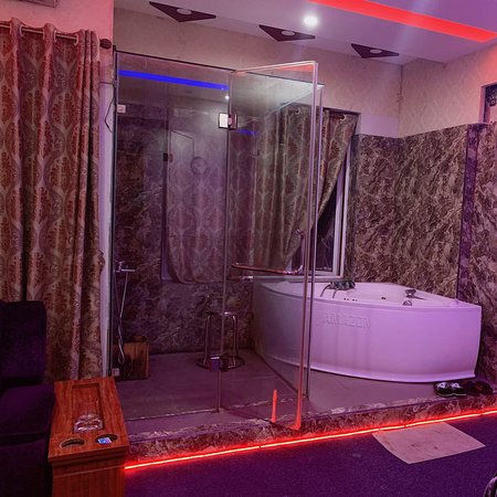 Luxury spa room for full service massage service in Dubai.